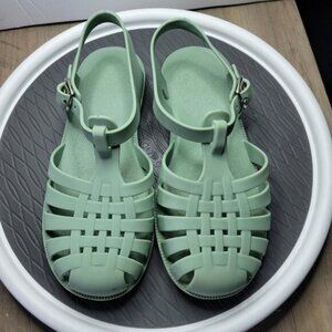 Light Green rubber closed toe rubber sandals Big Girls  sz 3‎